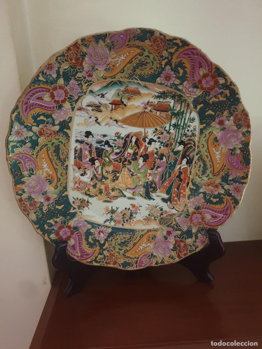 Oggetti Antichi: 2 PLATOS DE PORCELANA CHINA CON SOPORTE 29cm