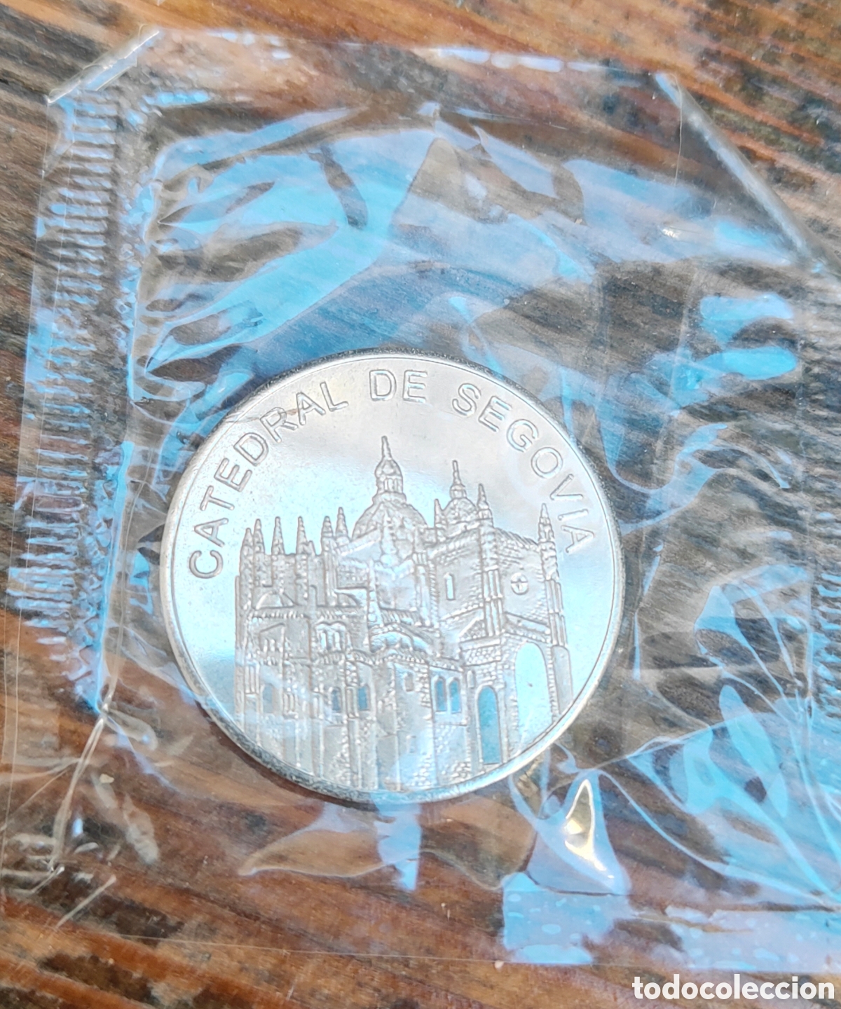 Antig&uuml;edades: Medalla virgen de la Fuencisla Segovia - Foto 2