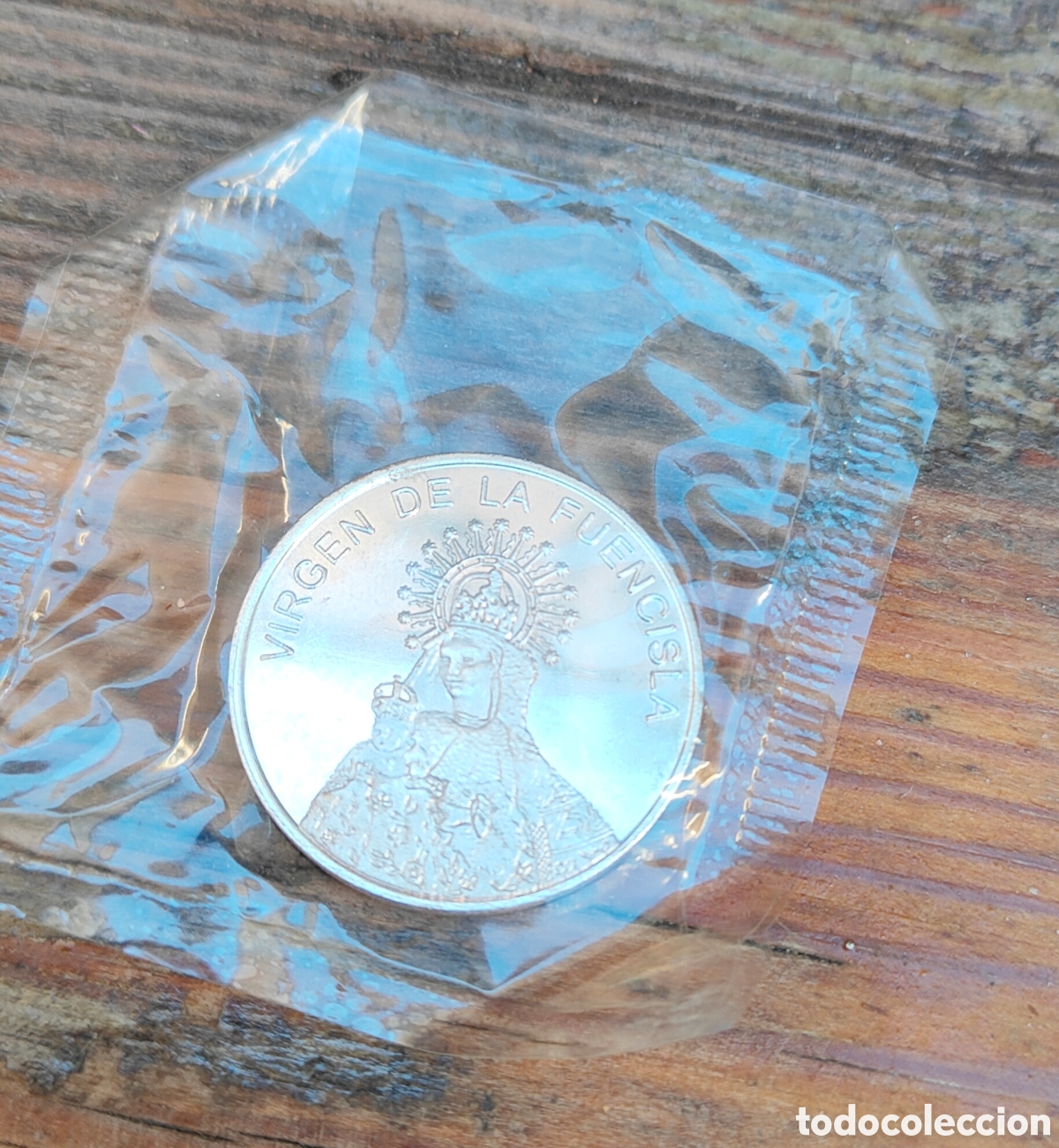 Antig&uuml;edades: Medalla virgen de la Fuencisla Segovia - Foto 1