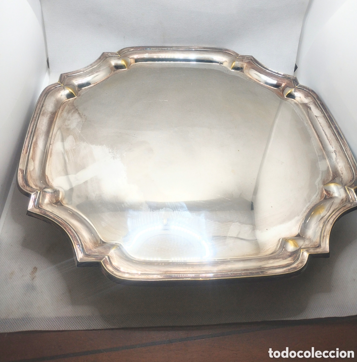 Antig&uuml;edades: Gran bandeja plateada de MENESES - Foto 1