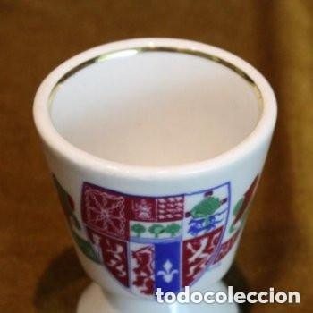 Antig&uuml;edades: Peque&ntilde;o vaso cer&aacute;mico con escudo de Euskalherria.
