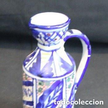 Antig&uuml;edades: Jarra de vino, cer&aacute;mica en tonos azules.