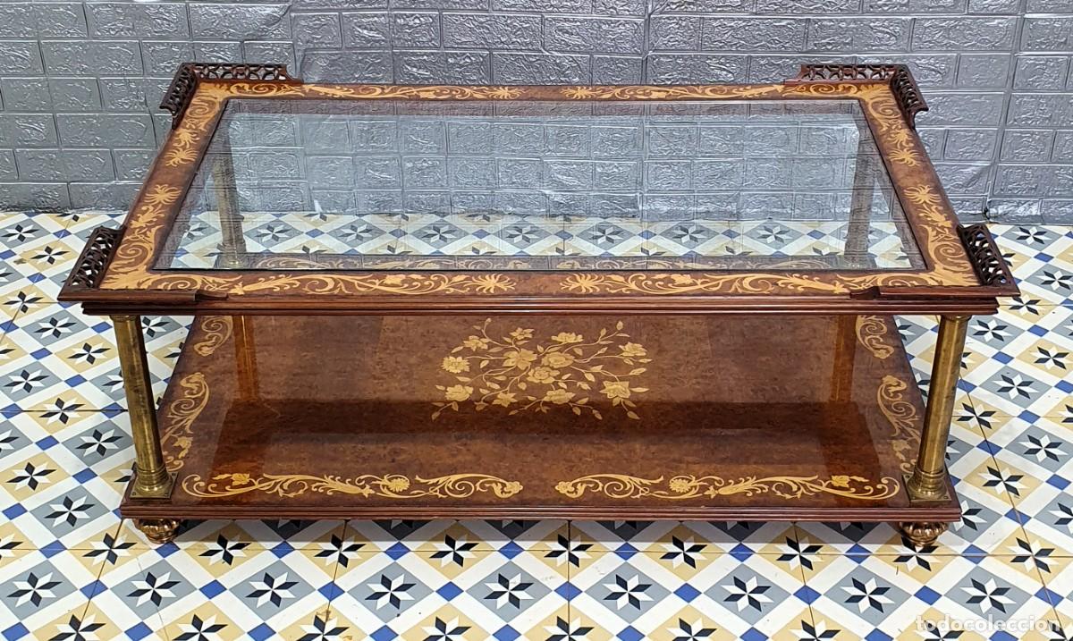 Antig&uuml;edades: Mesa de centro auxiliar en nogal y marqueter&iacute;a - Foto 1