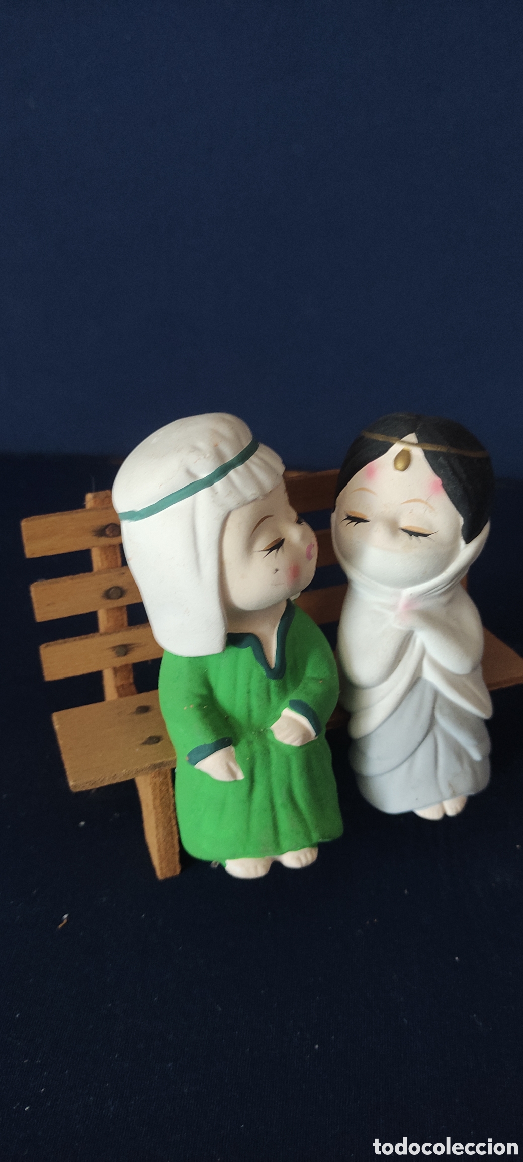 Antig&uuml;edades: Pareja de figuras de escayola - Foto 2