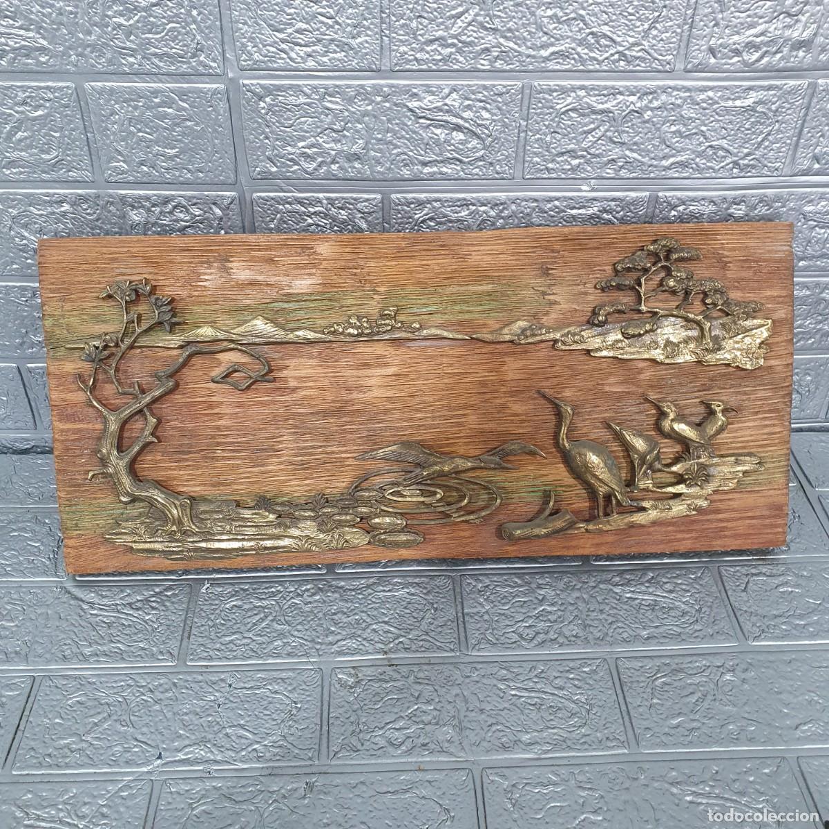 Antiquit&eacute;s: Pieza de arte decorativa, panel de madera con relieves de bronce
