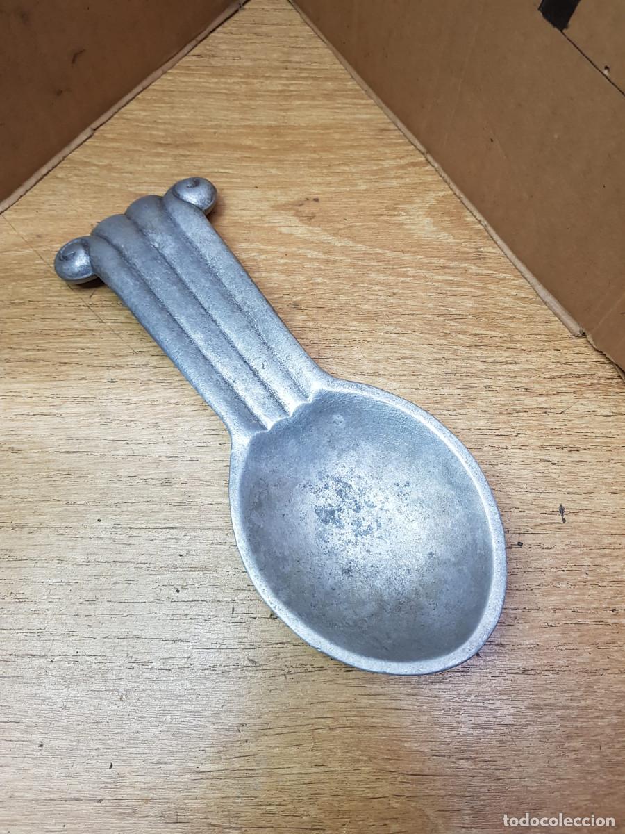 Antig&uuml;edades: ANTIGUO CUCHARON DE ALUMINIO - Foto 1