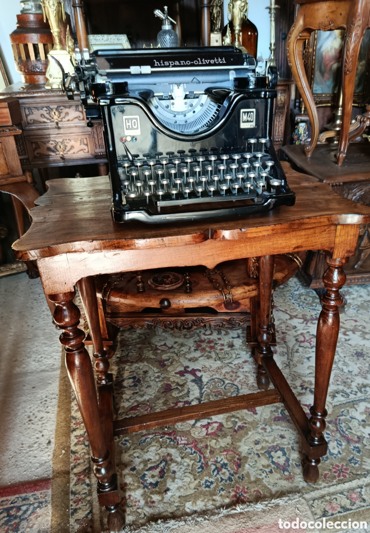 Antiquit&eacute;s: Maquina de escribir Olivetti Hispania con mesa