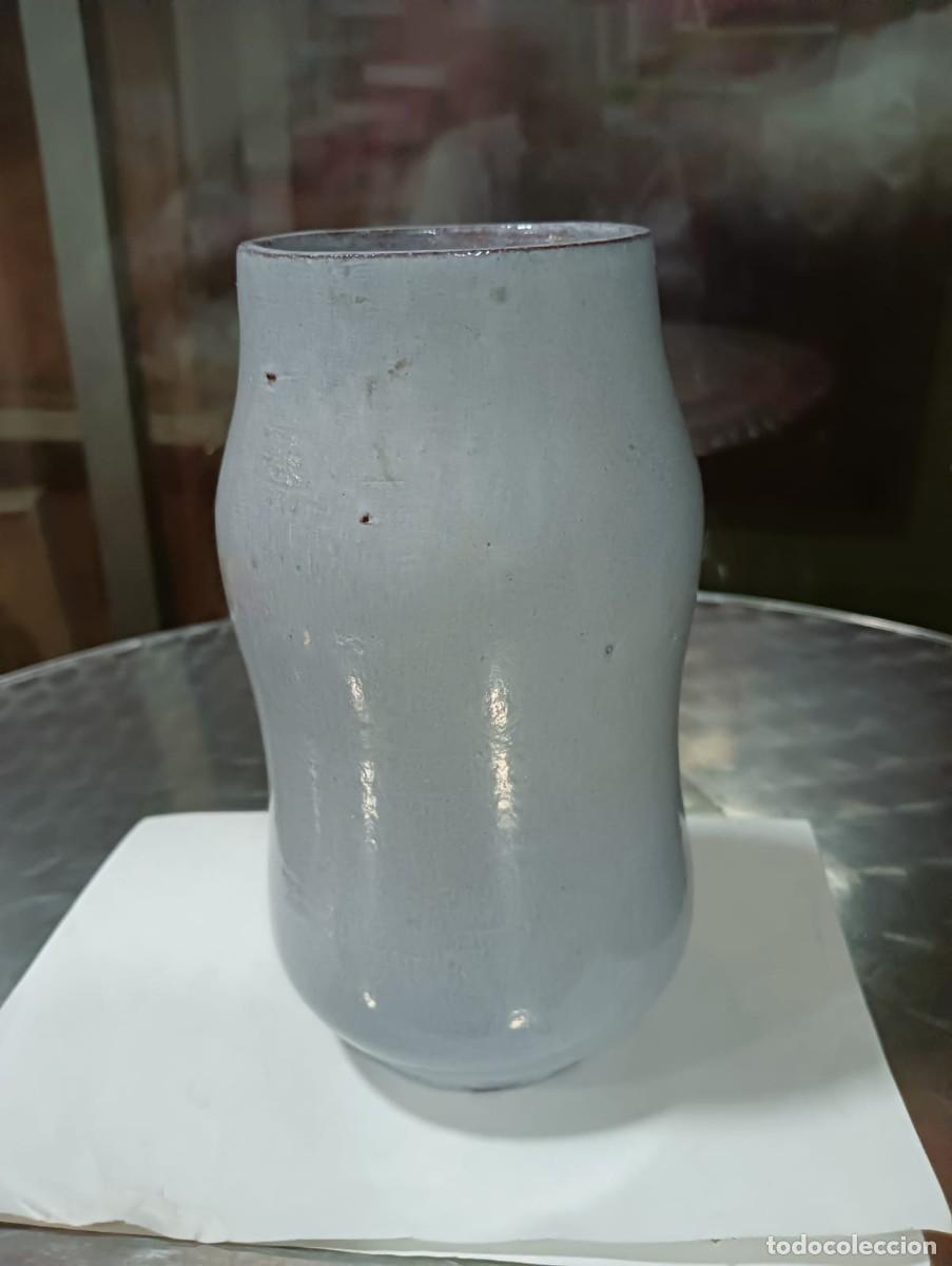 Antig&uuml;edades: Jarr&oacute;n de cer&aacute;mica gris marca A .Cos - Foto 1