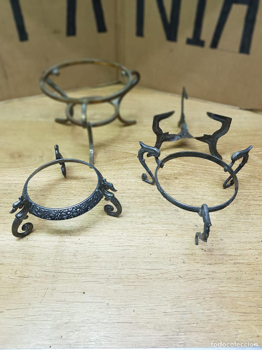 Antig&uuml;edades: LOTE DE 4 BASES DE METAL - Foto 1