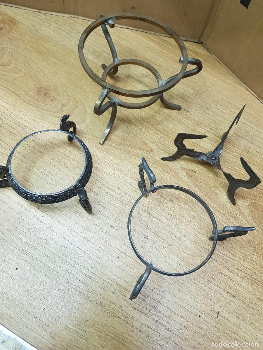 Antig&uuml;edades: LOTE DE 4 BASES DE METAL - Foto 3
