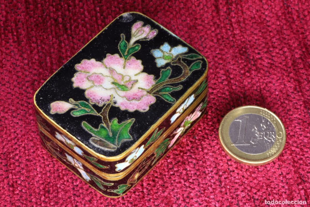 Antig&uuml;edades: Caja pastillero rectangular negra. Esmalte cloisonn&eacute;. Black rectangular pill box. Cloisonn&eacute; enamel. - Foto 6
