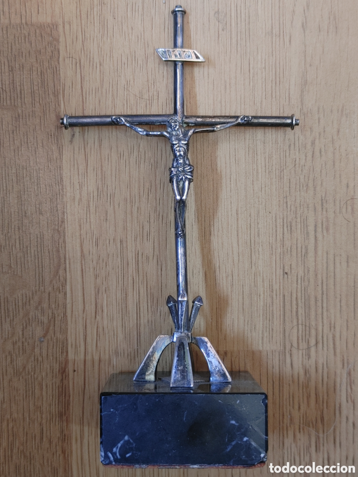 Antig&uuml;edades: Cristo en plata punzonada. - Foto 2