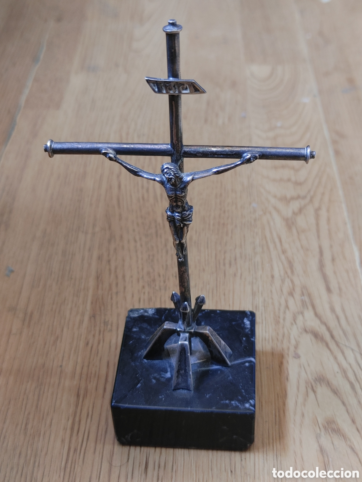 Antig&uuml;edades: Cristo en plata punzonada. - Foto 1