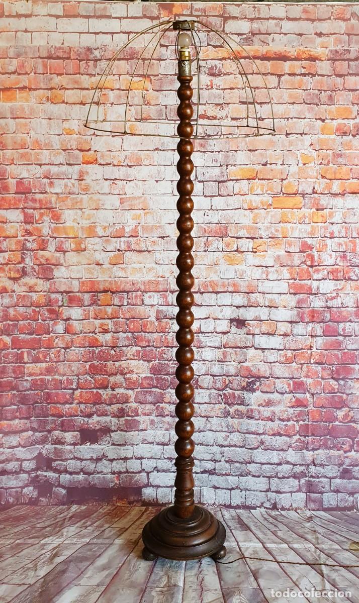 Antig&uuml;edades: Lampara de pie madera vintage - Foto 1