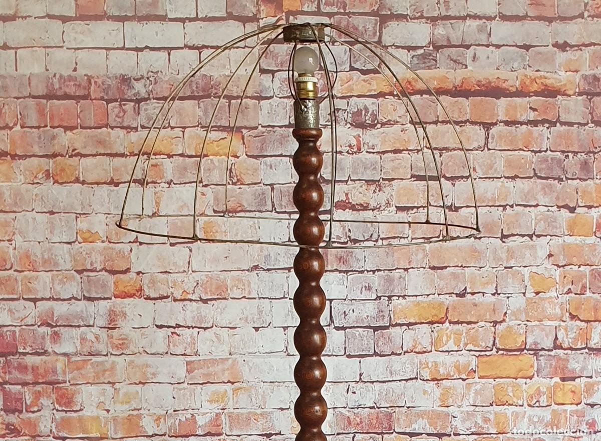 Antig&uuml;edades: Lampara de pie madera vintage - Foto 2