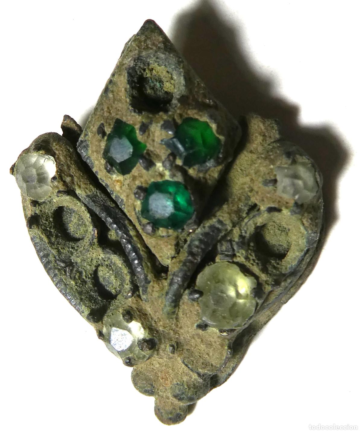 Antig&uuml;edades: Antiguo broche, conserva parte de los cristales - Foto 2