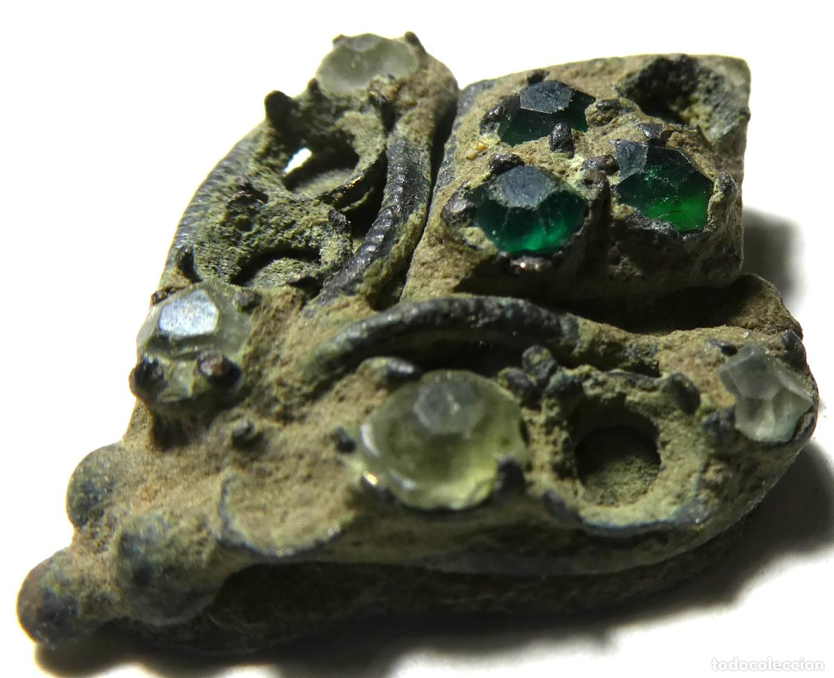 Antig&uuml;edades: Antiguo broche, conserva parte de los cristales - Foto 1