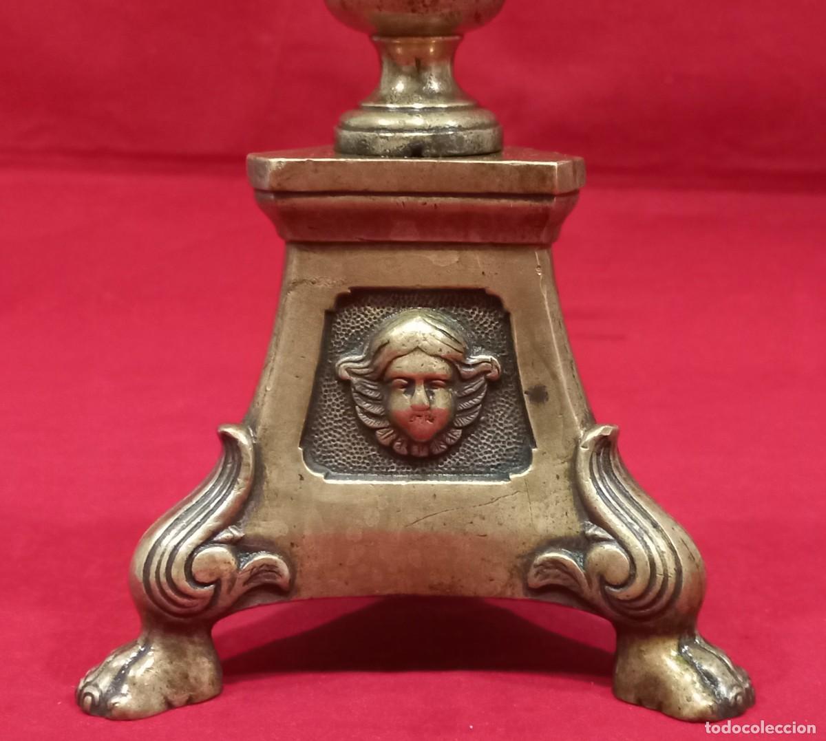 Antig&uuml;edades: ANTIGUO CANDELABRO DE BRONCE DE ALTAR - Foto 2