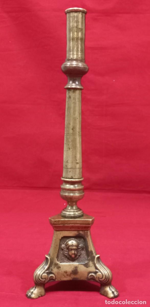 Antig&uuml;edades: ANTIGUO CANDELABRO DE BRONCE DE ALTAR - Foto 5