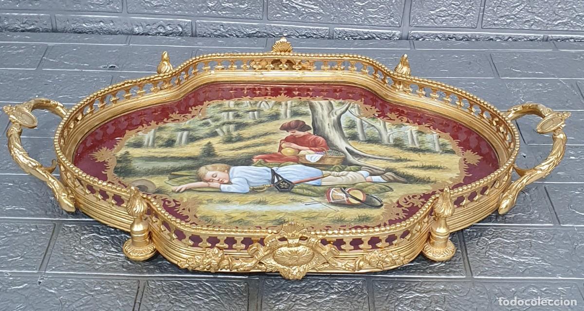 Antig&uuml;edades: Bandeja en bronce y porcelana francesa - Foto 1