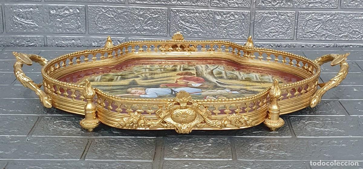 Antig&uuml;edades: Bandeja en bronce y porcelana francesa - Foto 2