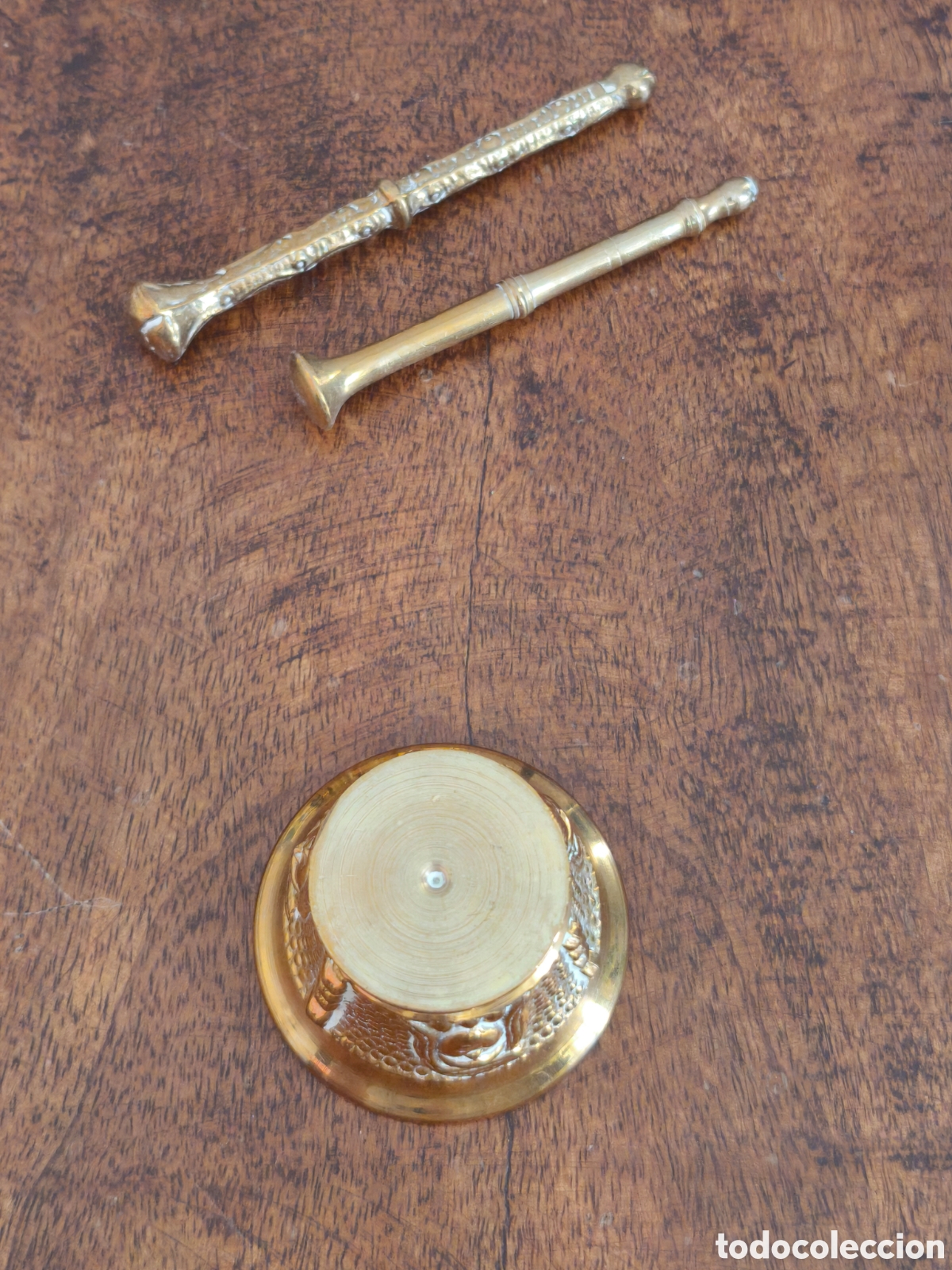 Antig&uuml;edades: Almirez antiguo dorado con dos mazos - Foto 7