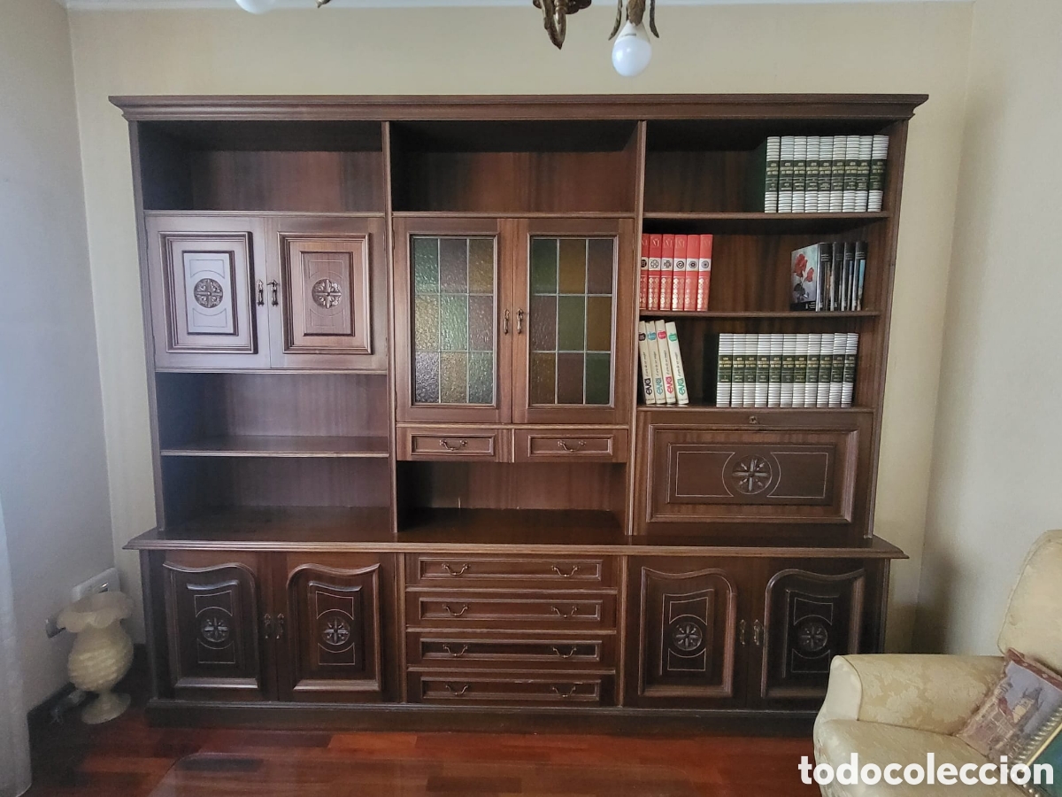 Antig&uuml;edades: Librer&iacute;a y tresillo con dos sof&aacute;s vintage - Foto 1