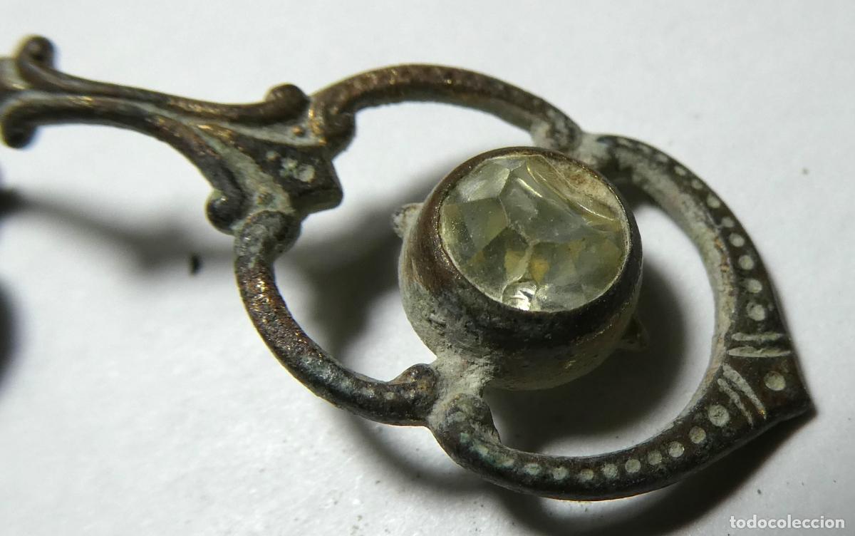 Antig&uuml;edades: Antiguo pendiente, conserva el cristal central - Foto 1