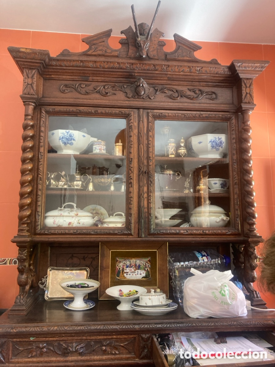 Antig&uuml;edades: Aparador vitrina ciervo - Foto 1