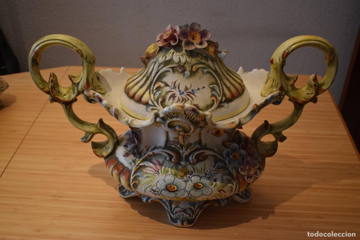 Antig&uuml;edades: Sopera de porcelana Capodimonte - Foto 2