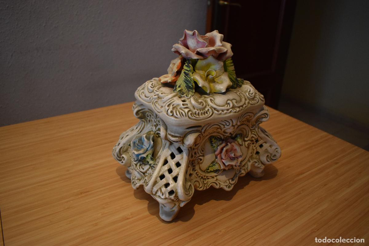 Antig&uuml;edades: Recipiente porcelana estilo Capodimonte - Foto 3