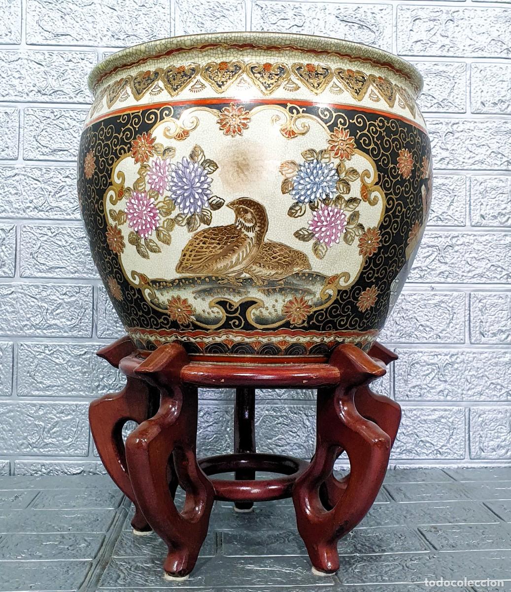 Antig&uuml;edades: Macetero porcelana con sello y con base madera palisandro - Foto 1