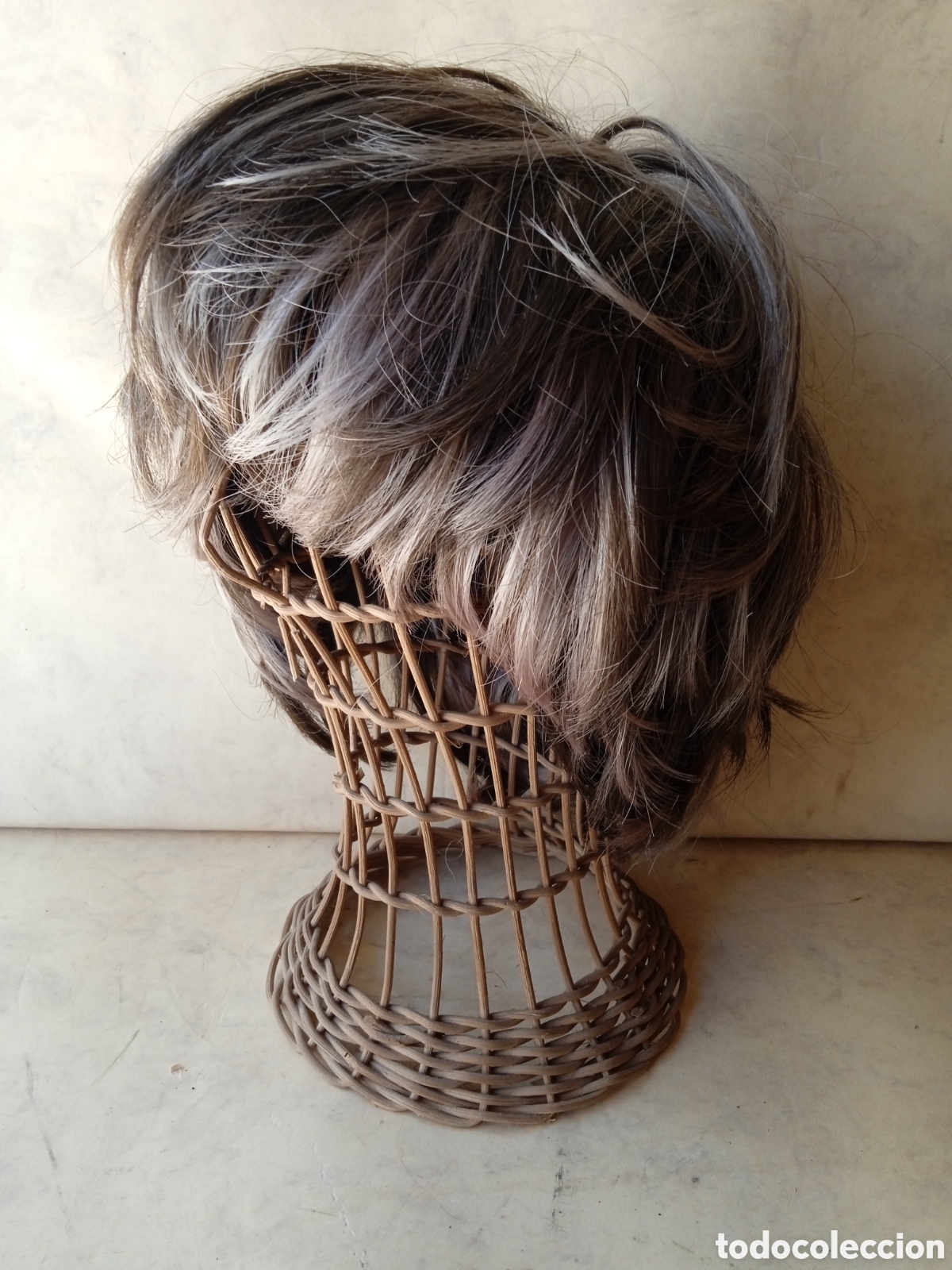 Antig&uuml;edades: BONITA PELUCA CON MECHAS - Foto 1