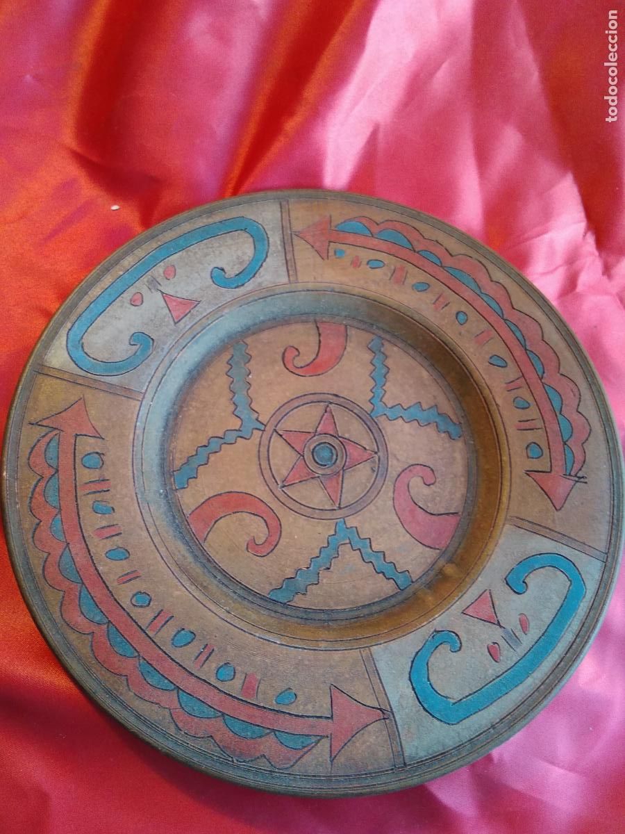 Antig&uuml;edades: Plato de barro decorado Mueble Gris - Foto 1