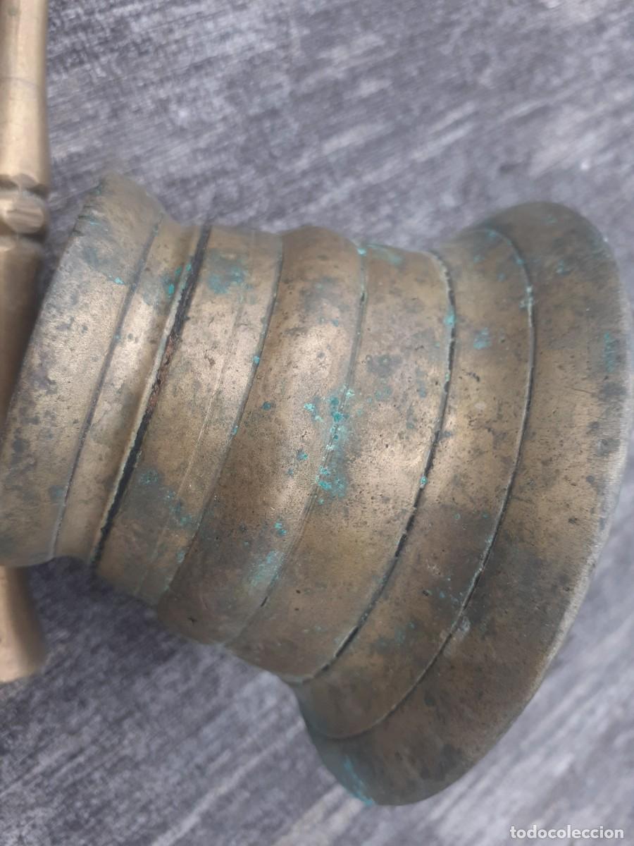 Antig&uuml;edades: Mortero en bronce con su mano - Foto 4