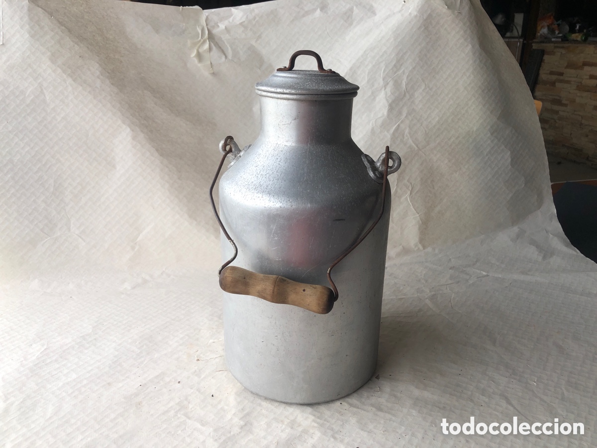 Antig&uuml;edades: Antigua lechera de aluminio - Foto 1