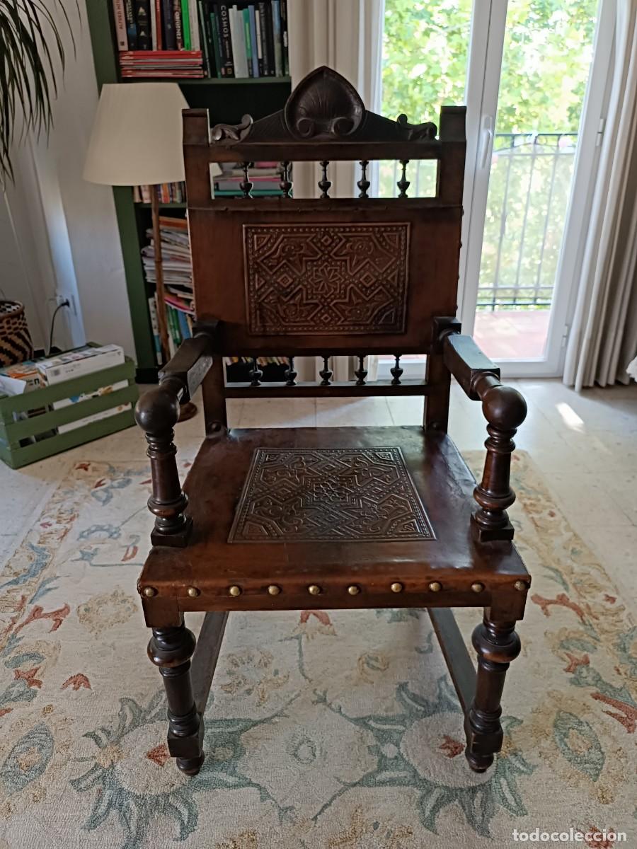 Antig&uuml;edades: Sill&oacute;n madera tallada y cuero labrado - Foto 1
