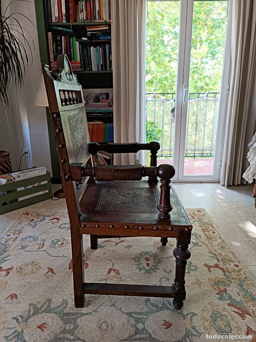 Antig&uuml;edades: Sill&oacute;n madera tallada y cuero labrado - Foto 5