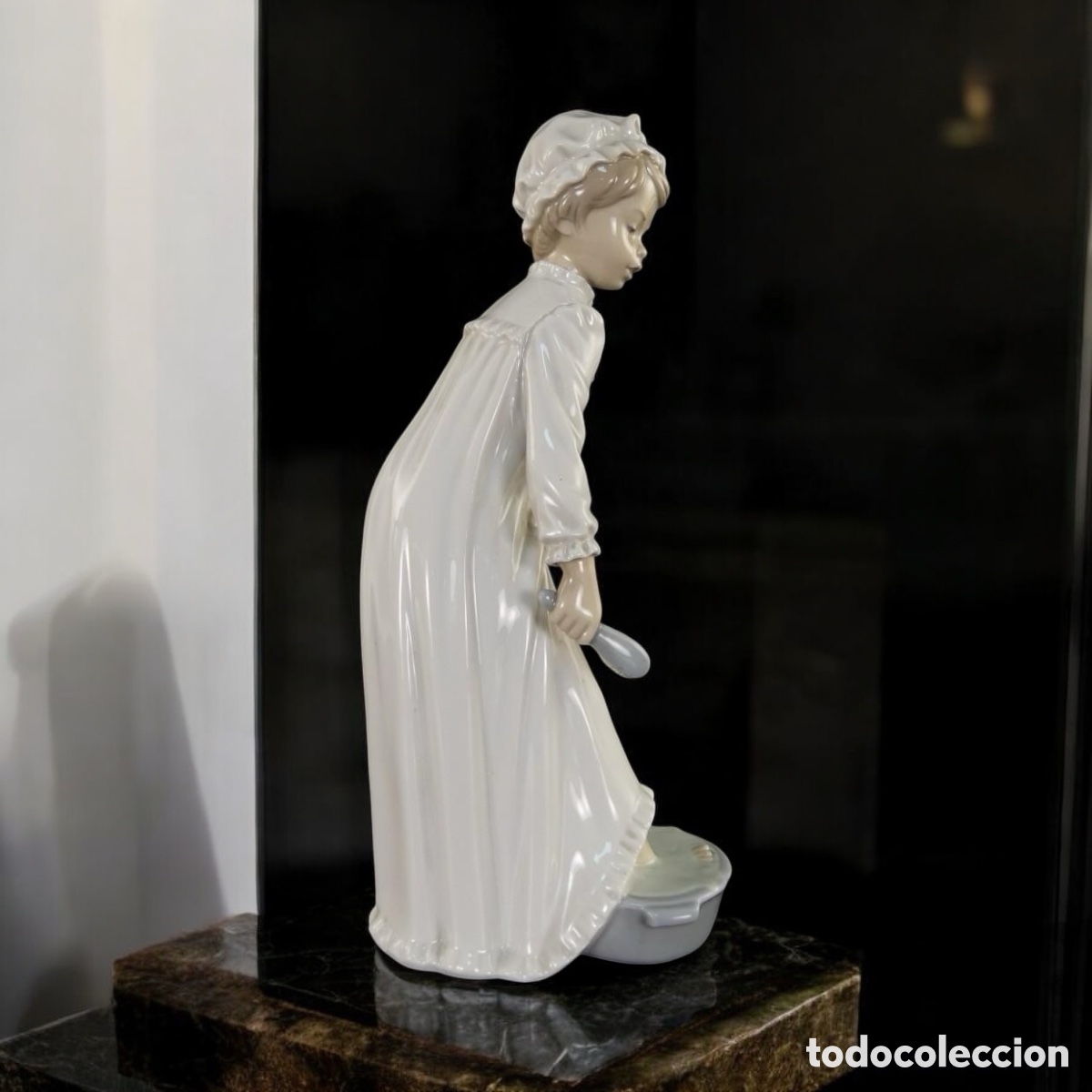 Antig&uuml;edades: Figura de Lladr&oacute; &ldquo;Ni&ntilde;a en camis&oacute;n&rdquo; - Foto 2