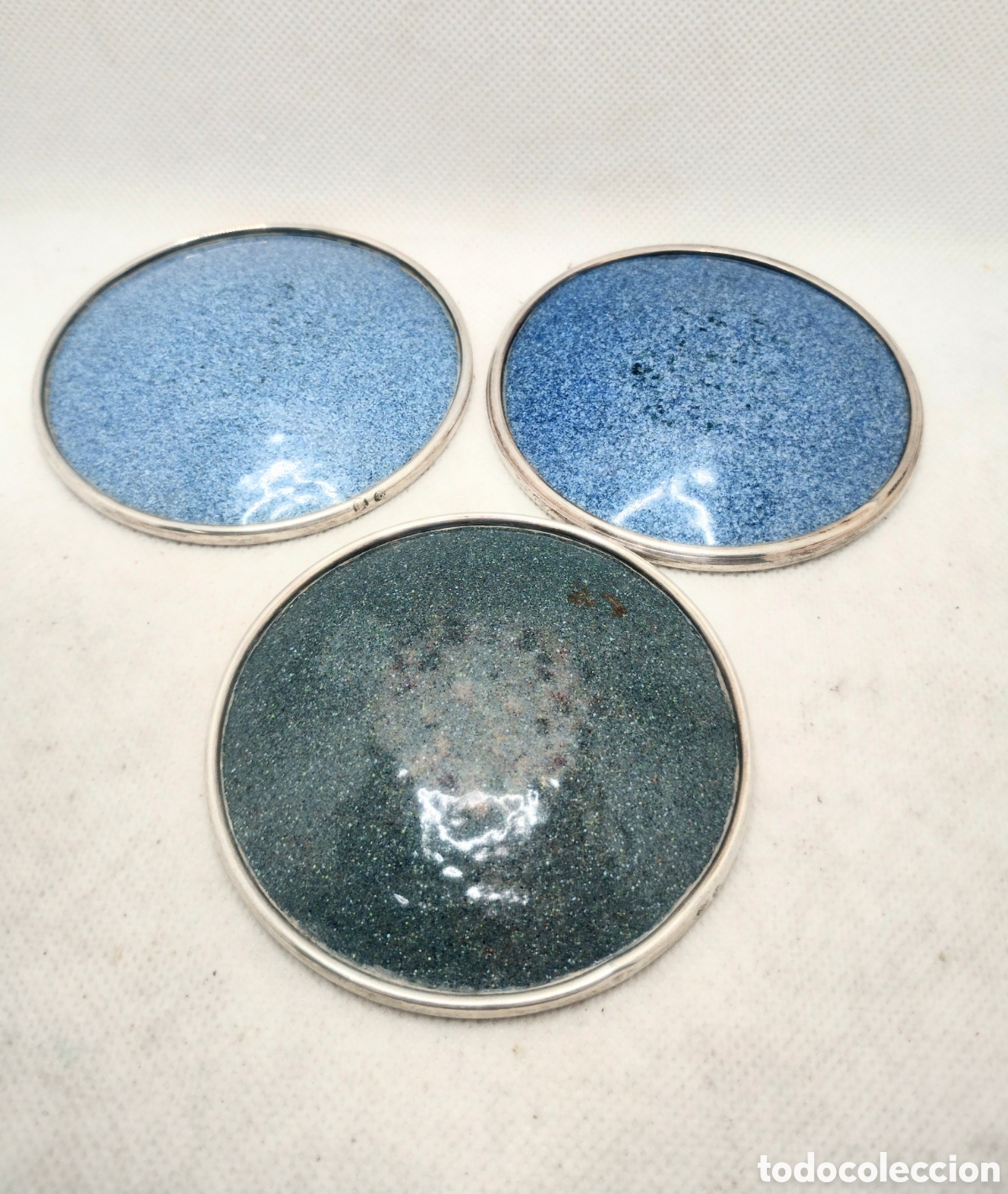 Antig&uuml;edades: Tres platitos de Esmaltes y Plata - Foto 2