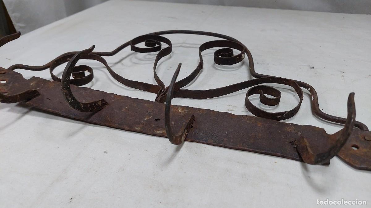 Antig&uuml;edades: Antigua espetera de forja sobre 1860 - Foto 2