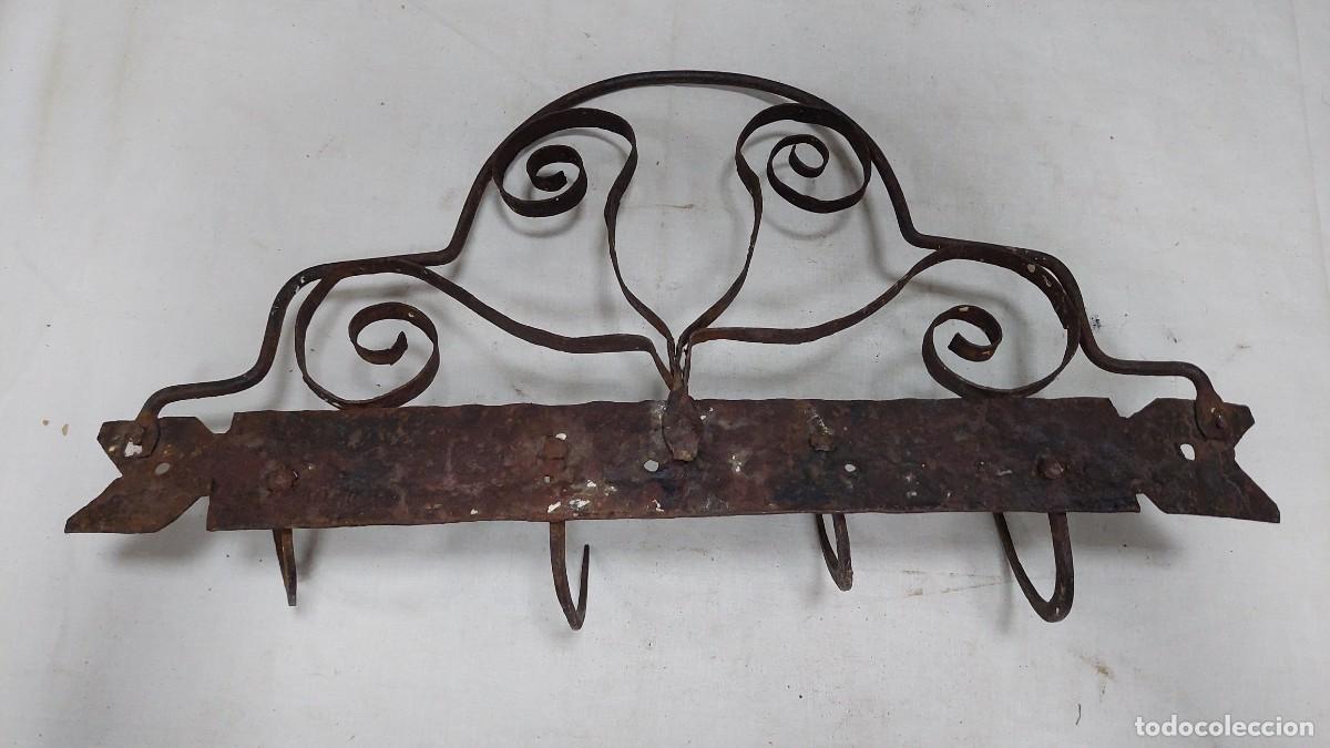 Antig&uuml;edades: Antigua espetera de forja sobre 1860 - Foto 3