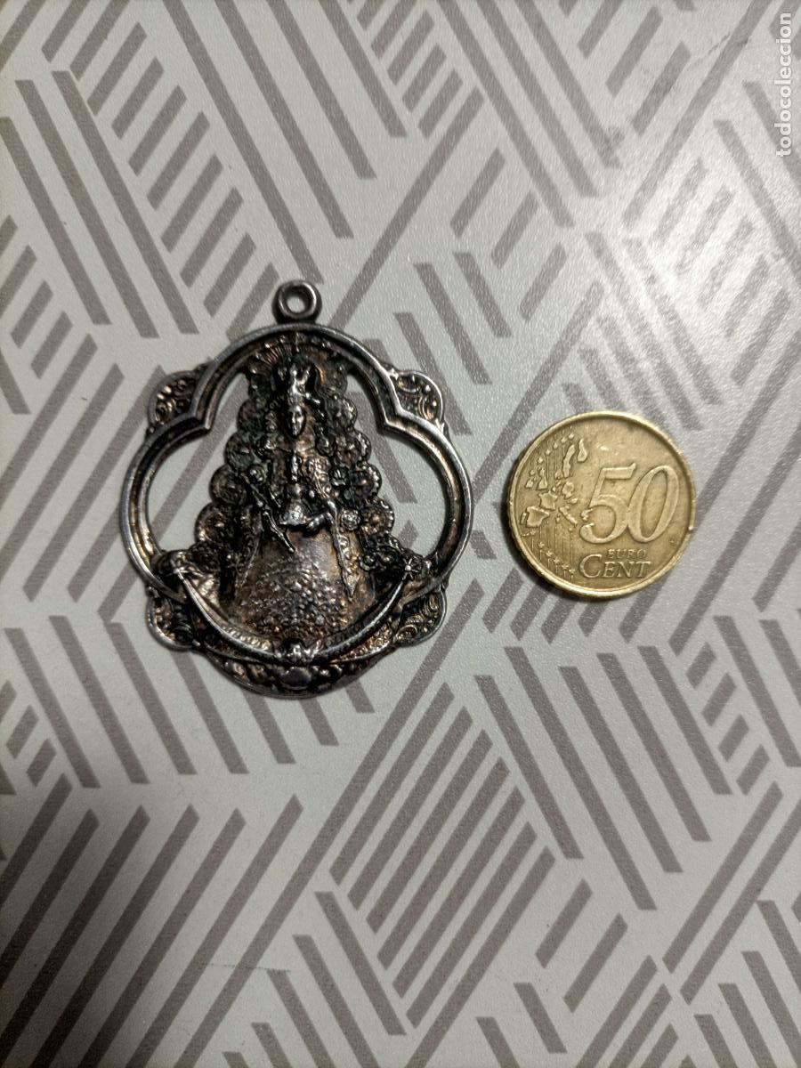 Antig&uuml;edades: Antigua medalla de la Virgen del Rocio - Foto 2
