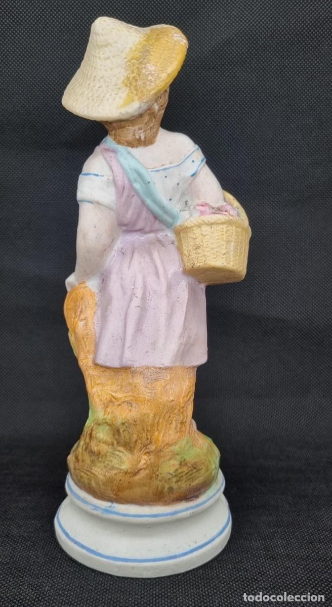 Antig&uuml;edades: Figura chica de cer&aacute;mica Biscuit - Foto 4
