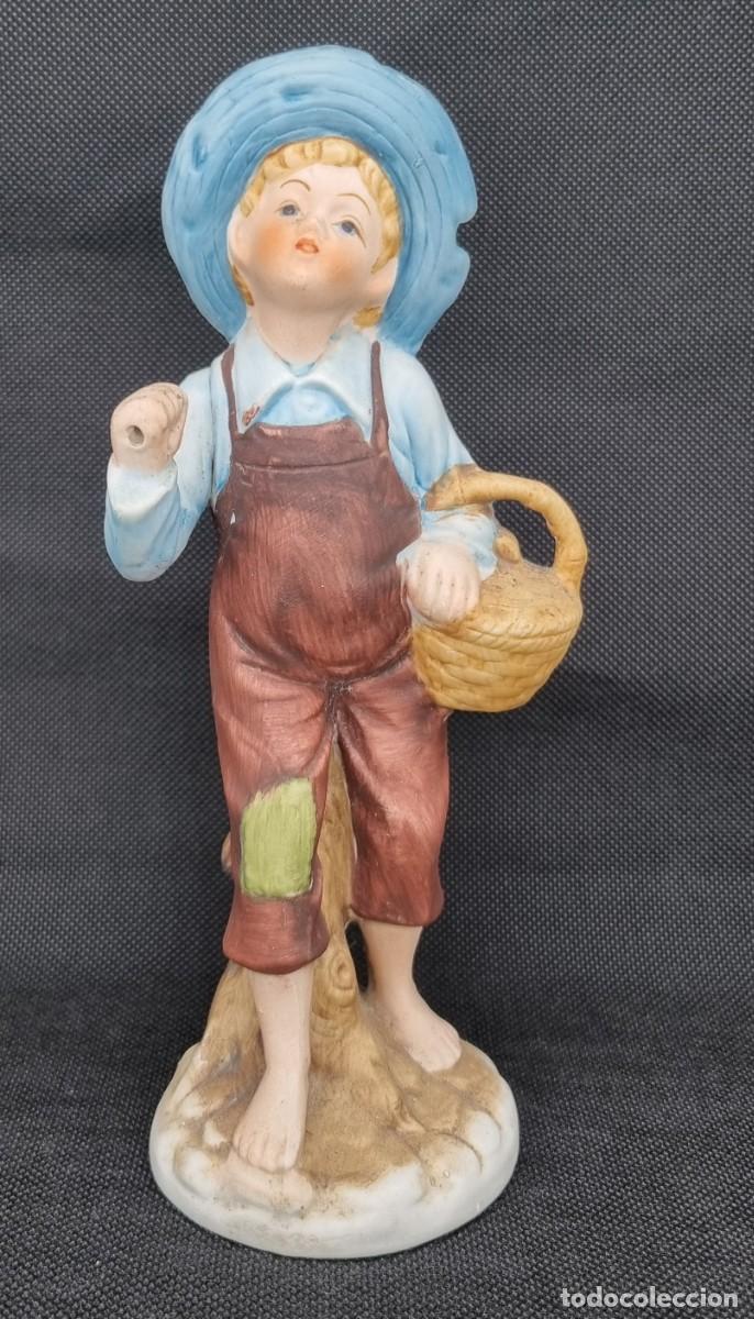 Antig&uuml;edades: Figura chico cer&aacute;mica Biscuit - Foto 1