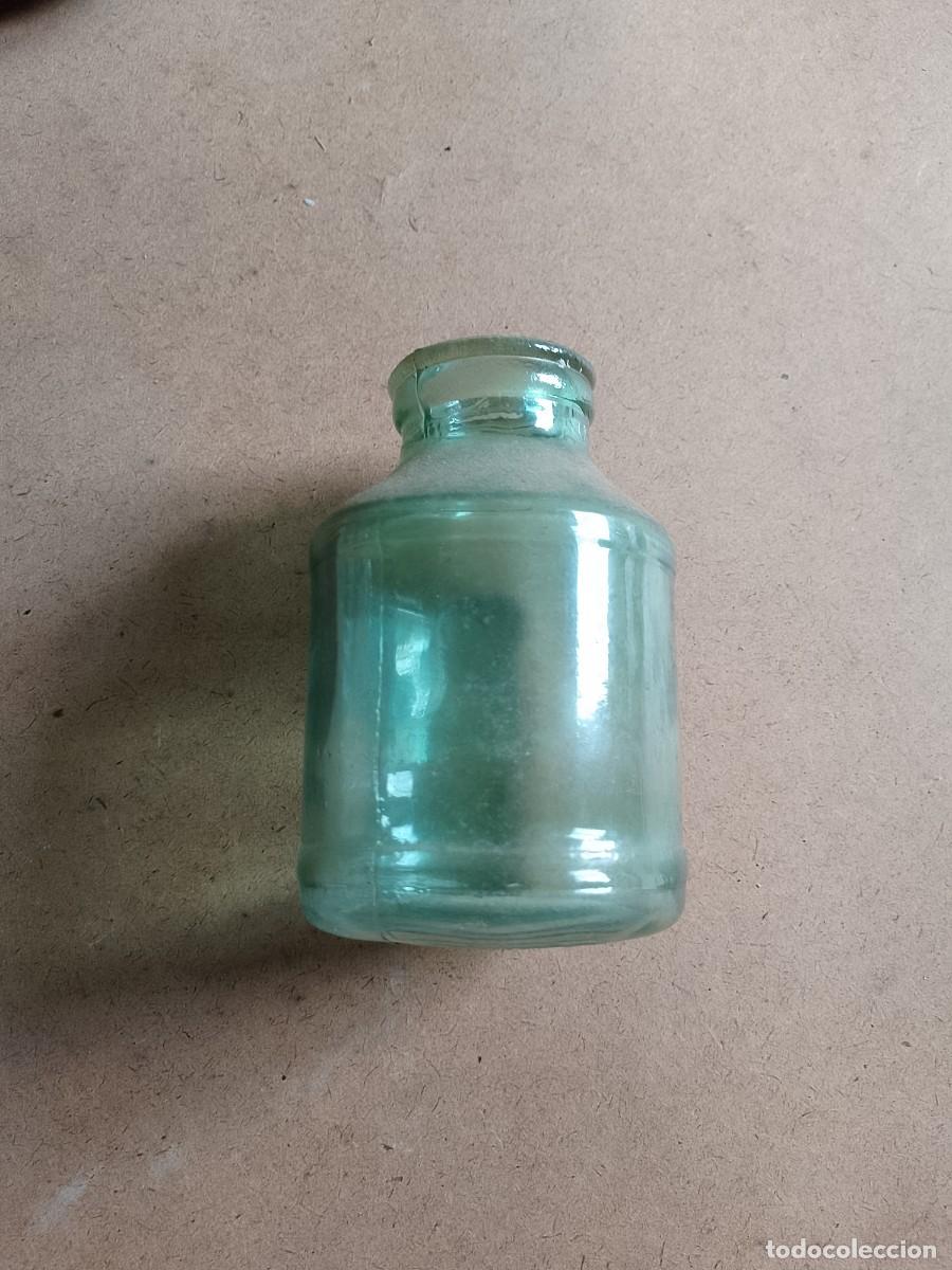 Antig&uuml;edades: Antigua botella de leche - Foto 1