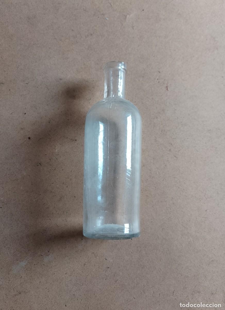Antig&uuml;edades: Antiguo frasco transparente - Foto 1