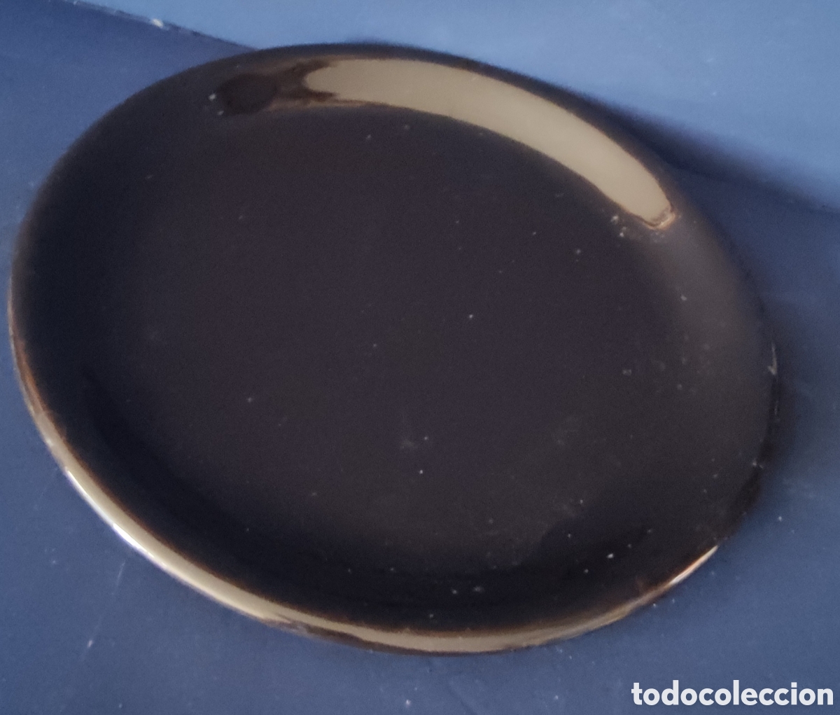Antig&uuml;edades: Plato de cer&aacute;mica negra - Foto 1