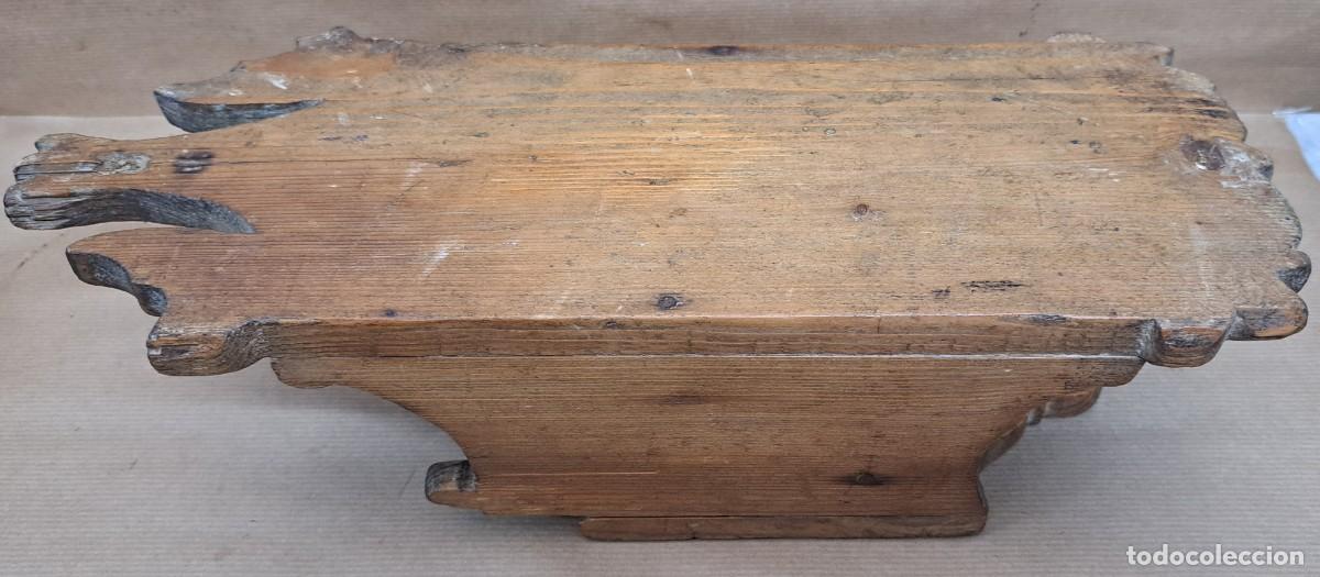 Antig&uuml;edades: Antiguo soporte de madera con mortero de bronce - Foto 6