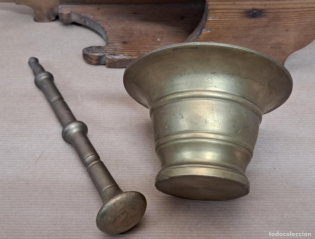 Antig&uuml;edades: Antiguo soporte de madera con mortero de bronce - Foto 7